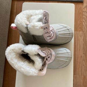 Like new OSHKOSH girls boots